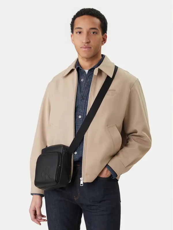 Calvin Klein Calvin Klein Crossover torbica Bold Ck Pocket Reporter LV04D3368G Crna