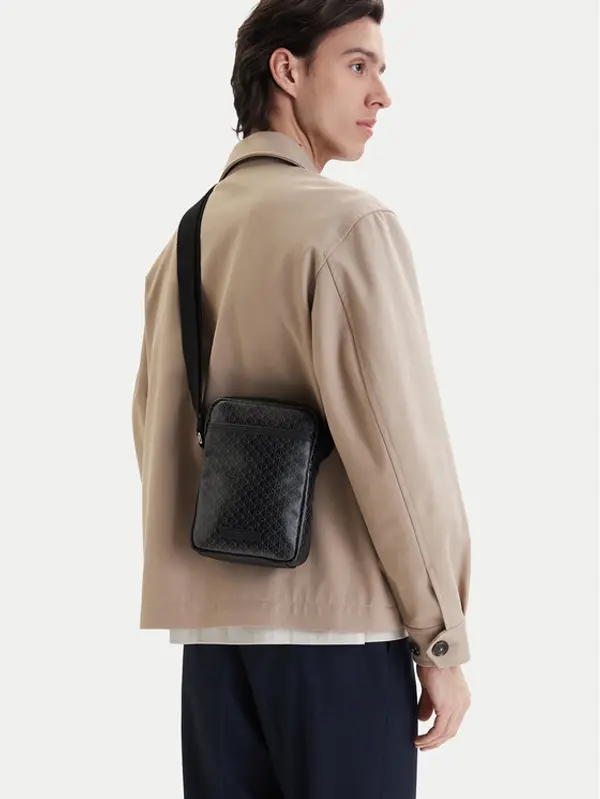 Calvin Klein Calvin Klein Crossover torbica Emblem Aop Coated Slim Reporter LV04D3334G Crna