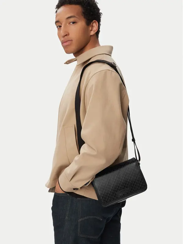 Calvin Klein Calvin Klein Crossover torbica Emblem Aop Coated Small Flap Mes LV04D3396G Crna