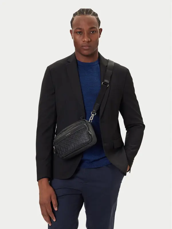 Calvin Klein Calvin Klein Crossover torbica Emblem Emboss Camera Bag LV04D3203G Crna
