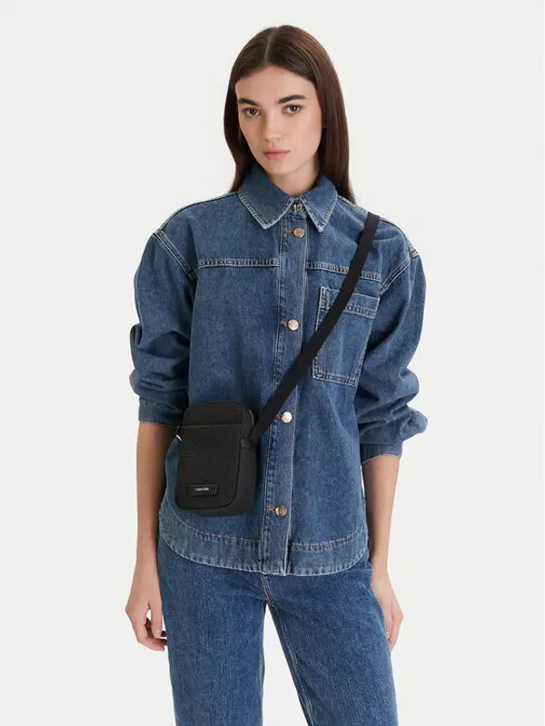 Calvin Klein Calvin Klein Crossover torbica Embossed Woven Slim Reporter LV04D3221G Crna