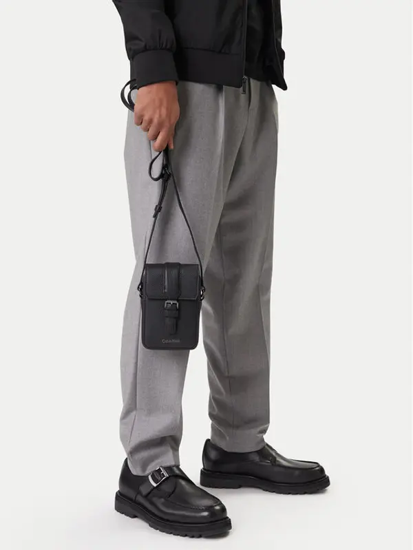 Calvin Klein Calvin Klein Crossover torbica Leather Slim Flap Reporter LV04D3323G Crna