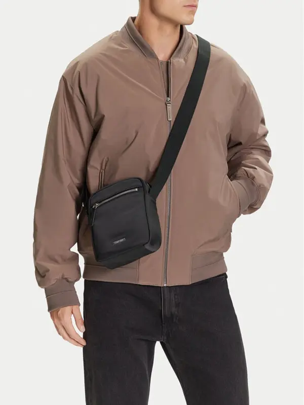 Calvin Klein Calvin Klein Crossover torbica Sleek Nylon Reporter LV04D3176G Crna