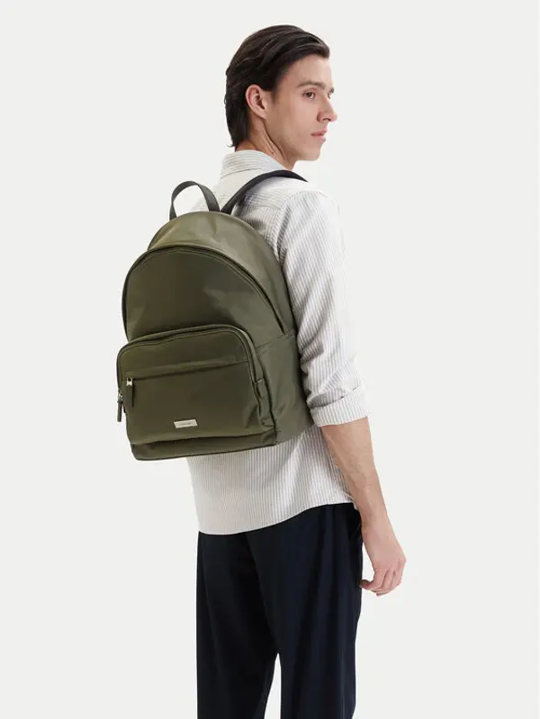 Calvin Klein Calvin Klein Crossover torbica Sleek Round Backpack LV04D3143G Zelena