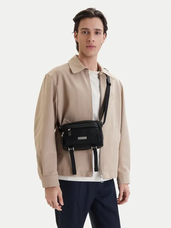 Calvin Klein Calvin Klein Crossover torbica Sleek Utility Camera Bag LV04D3339G Crna