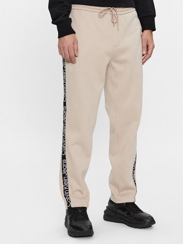 Calvin Klein Jeans Calvin Klein Jeans Donji dio trenerke Logo Tape J30J324376 Bež Relaxed Fit