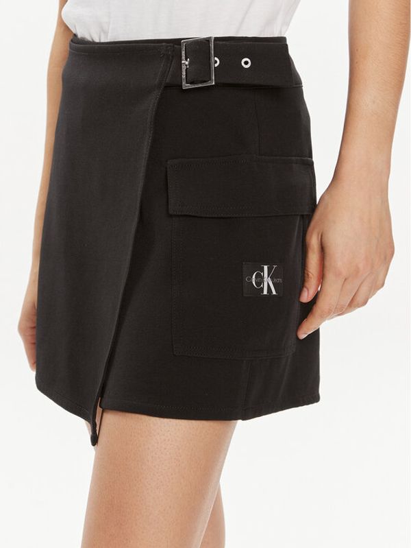 Calvin Klein Jeans Calvin Klein Jeans Kratke hlače J20J223461 Crna Regular Fit