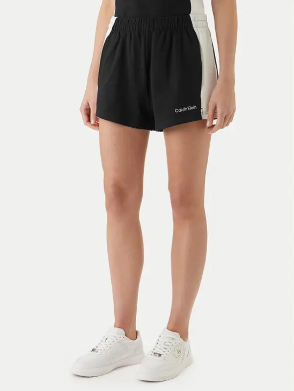 Calvin Klein Swimwear Calvin Klein Swimwear Kratke hlače LV00Q61153 Crna Regular Fit