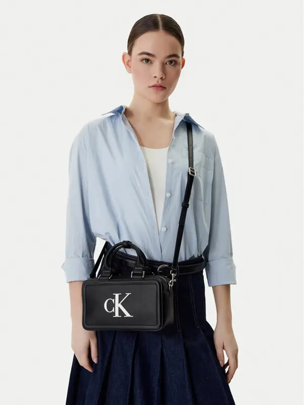 Calvin Klein Calvin Klein Torbica Bold Ck Bauletto Crossbody LV04F3411G Crna