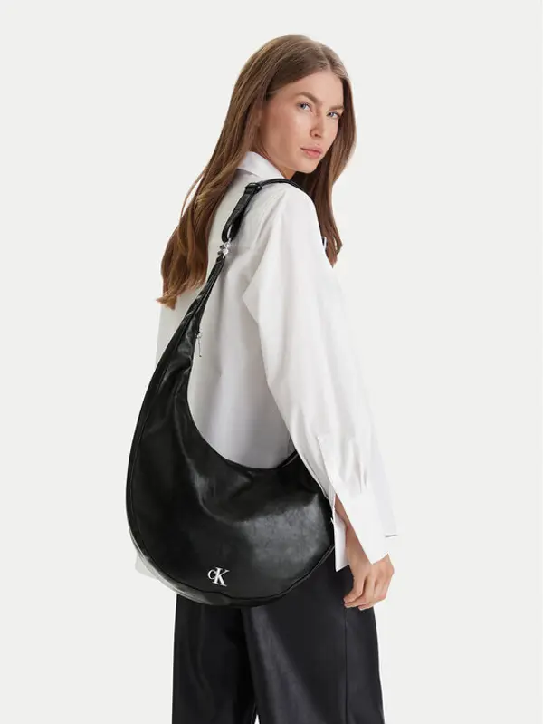 Calvin Klein Calvin Klein Torbica Buckle Convertible Hobo Bag LV04F3446G Crna