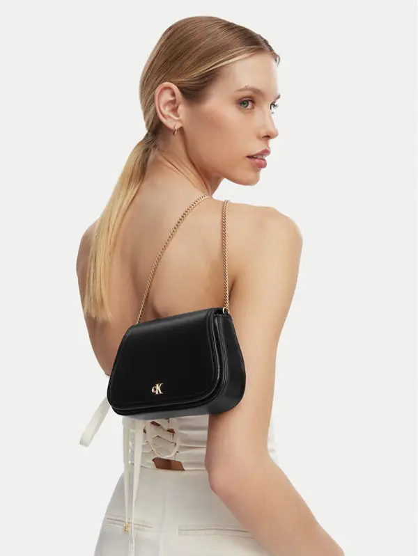 Calvin Klein Calvin Klein Torbica Ck Curved Wallet On Chain LV04F1153G Crna