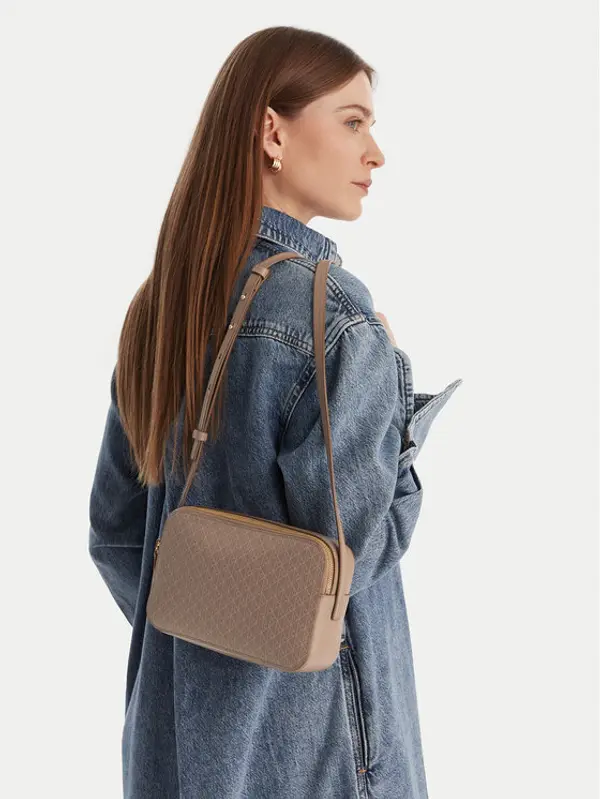 Calvin Klein Calvin Klein Torbica Emblem Aop Elongated Camera Bag LV04F3268G Bež