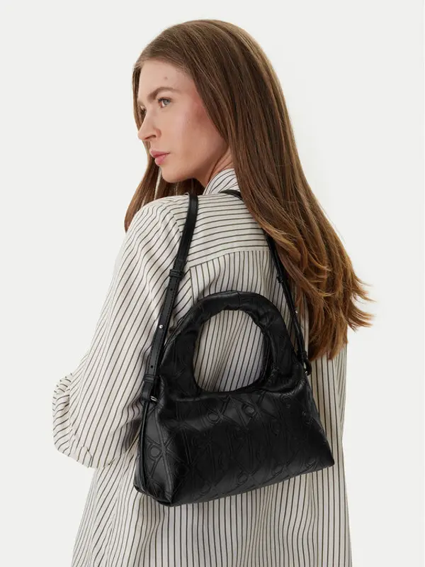 Calvin Klein Calvin Klein Torbica Emblem Aop Puffer Bag With Strap LV04F3200G Crna