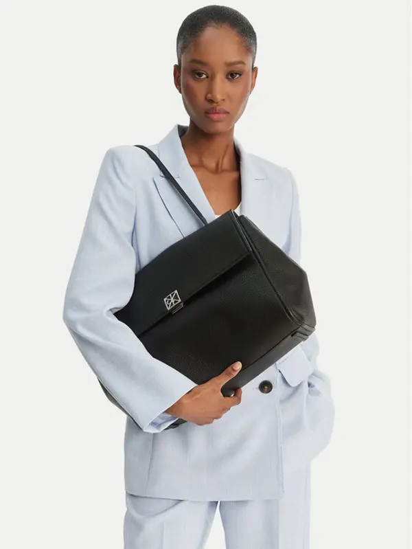 Calvin Klein Calvin Klein Torbica Emblem Hw Pebble Satchel LV04F3494G Crna