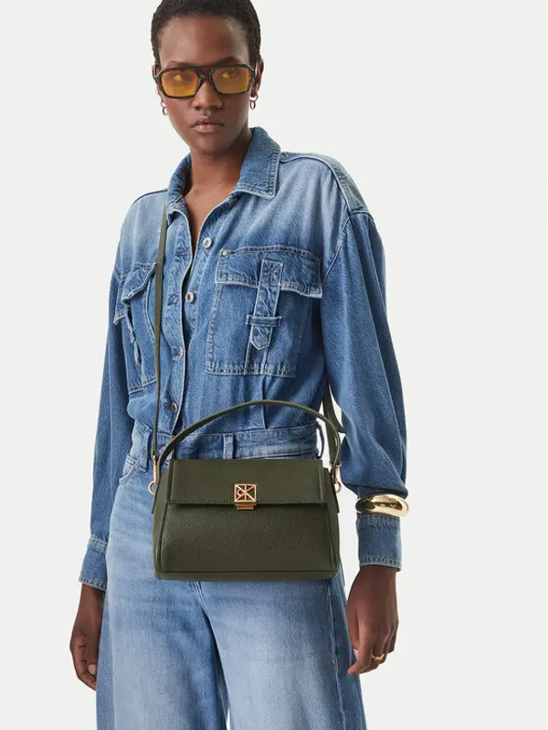 Calvin Klein Calvin Klein Torbica Emblem Hw Pebble Shoulder Bag 25 LV04F3425G Zelena