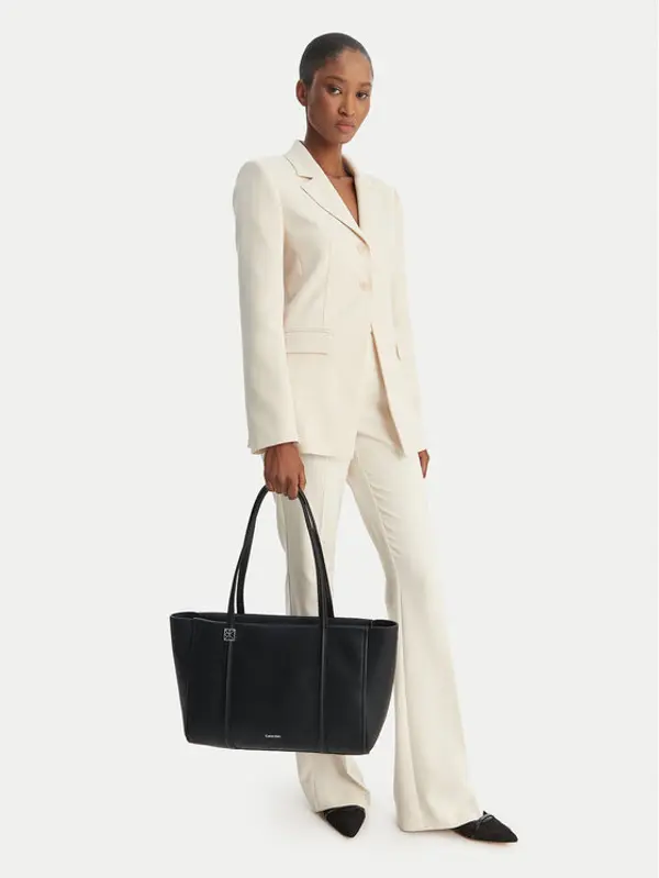 Calvin Klein Calvin Klein Torbica Emblem Hw Pebble Tote LV04F3424G Crna