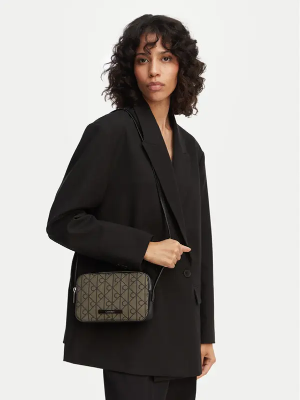 Calvin Klein Calvin Klein Torbica Emblem Trio Pebble Shoulder Bag LV04F3533G Smeđa