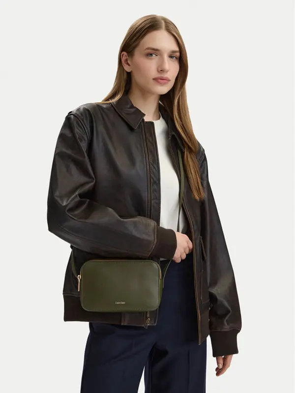 Calvin Klein Calvin Klein Torbica Foil Logo Elongated Camera Bag LV04F3276G Zelena