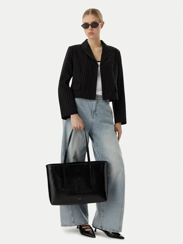 Calvin Klein Calvin Klein Torbica Foil Logo Glossy LV04F3537G Crna
