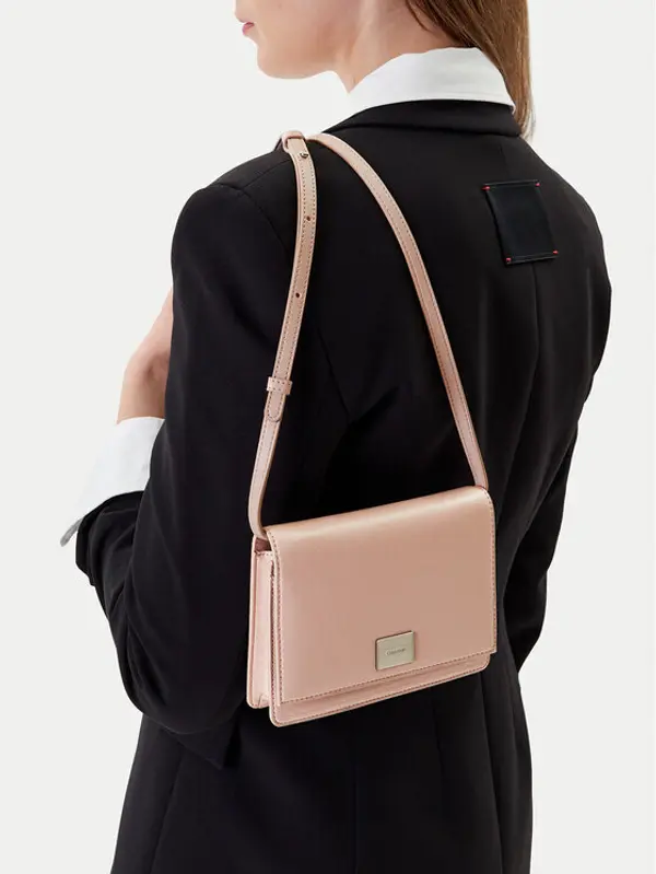 Calvin Klein Calvin Klein Torbica Hardware Flap Crossbody K60K612967 Ružičasta
