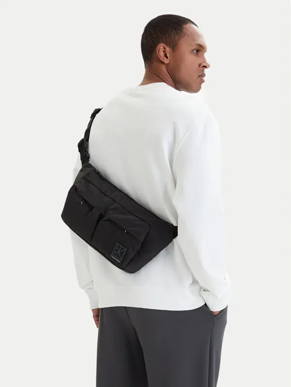 Calvin Klein Calvin Klein Torbica oko struka﻿ Utility Emblem Sling Waistbag LV04D3341G Crna