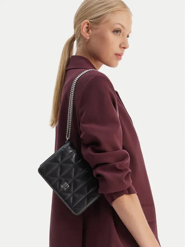 Calvin Klein Calvin Klein Torbica Quilted Mini Chain Bag LV04F3321G Crna