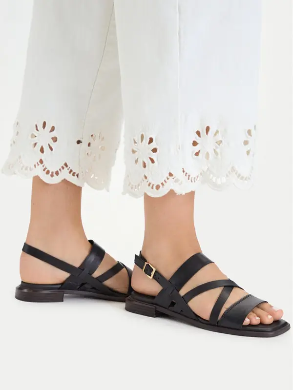 Clarks Clarks Sandale Ariany Strap 26185800 Crna