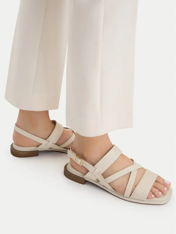 Clarks Clarks Sandale Ariany Strap 26186578 Écru