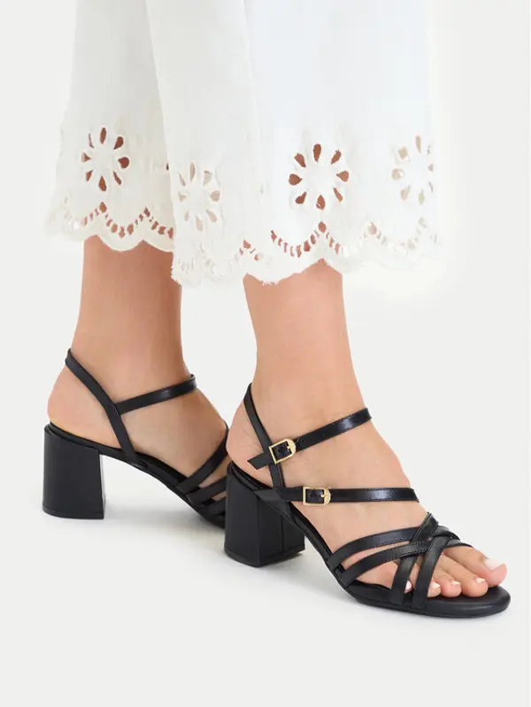 Clarks Clarks Sandale Ezoria Strap 26185893 Crna