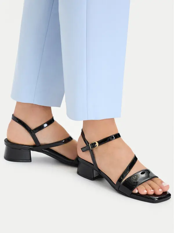 Clarks Clarks Sandale Serina35 Strap 26186117 Crna