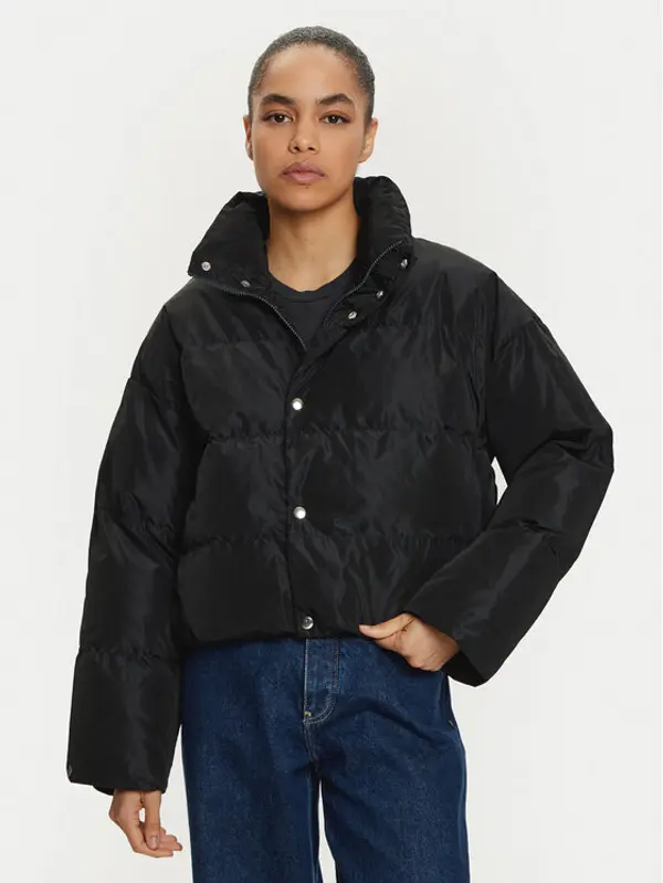Converse Converse Pernata jakna Super Puffer 10026797-A01 Crna Relaxed Fit