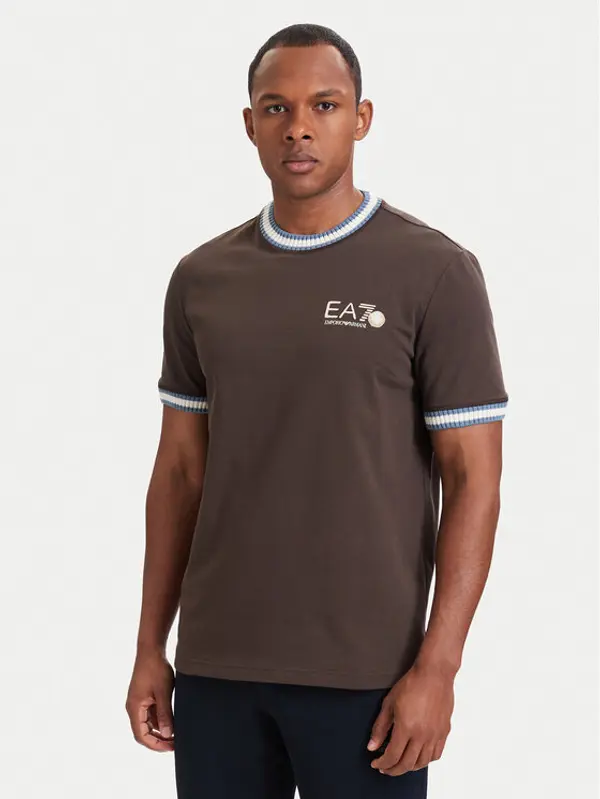 EA7 Emporio Armani EA7 Emporio Armani T-shirt 7M002131 AF12957 U6027 Tamno smeđa Regular Fit