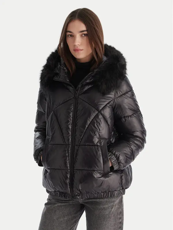 Geox Geox Zimska jakna Backsie W5628S T3121 F9000 Crna Oversize