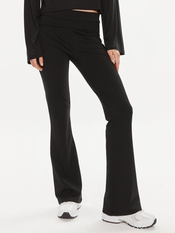 Gina Tricot Gina Tricot Hlače 21671 Crna Flare Fit