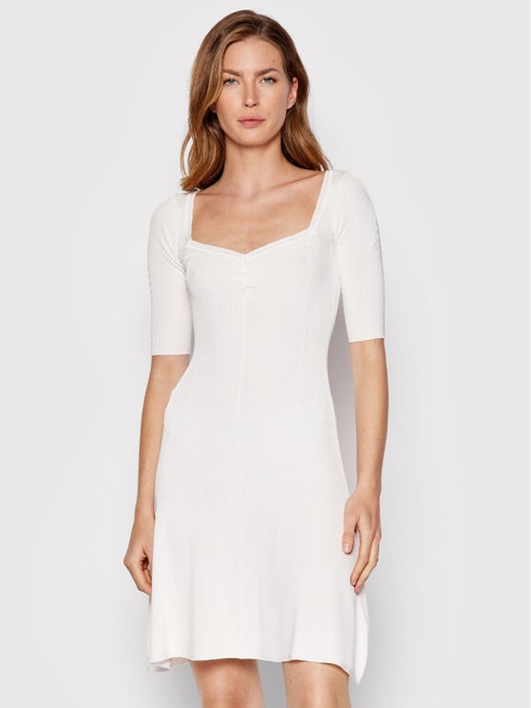 Guess Guess Haljina za svaki dan W2YK53 Z30K0 Bijela Flare Fit