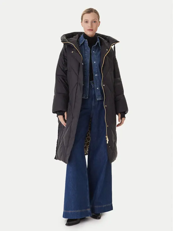 LOLA CASADEMUNT LOLA CASADEMUNT Zimska jakna LF2501002 Crna Relaxed Fit