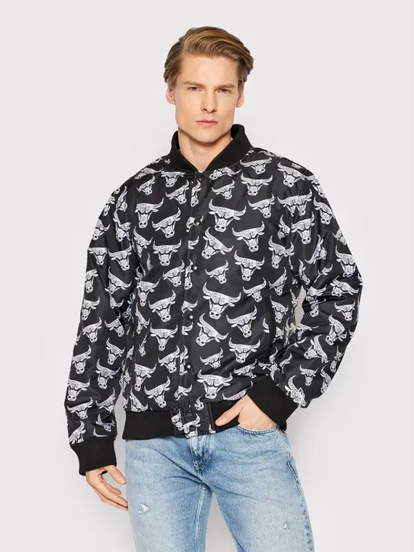 new era New Era Bomber Chicago Bulls All Over Logo 12893178 Crna Regular Fit