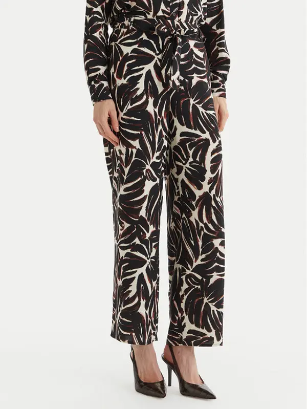 Only ONLY Hlače Nova 15264446 Crna Regular Fit