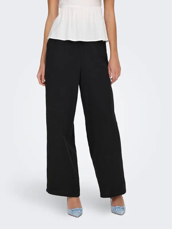 Only ONLY Hlače Thyra 15296375 Crna Comfort Fit