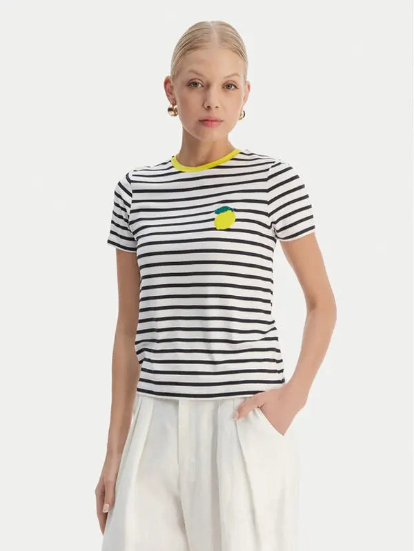 Only ONLY T-shirt Heart 15318959 Bijela Regular Fit