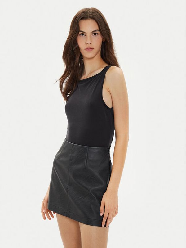 Pieces Pieces Top Anora 17148788 Crna Regular Fit