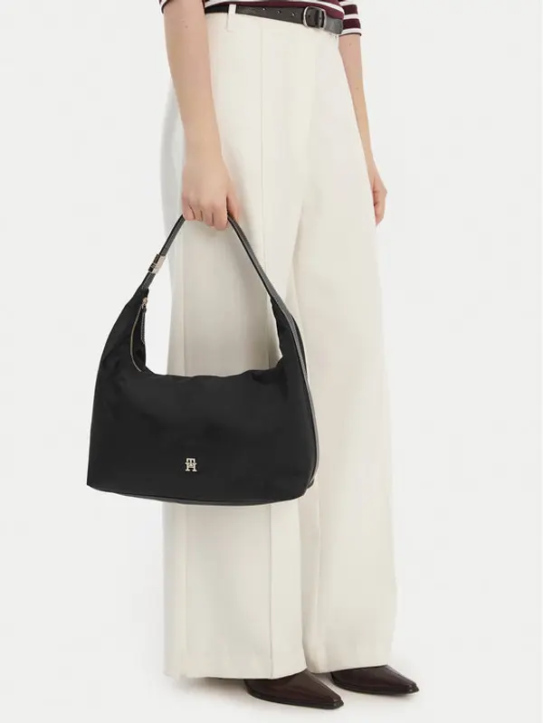 Tommy Hilfiger Tommy Hilfiger Torbica Th Go Hobo Nylon AW0AW18229 Crna