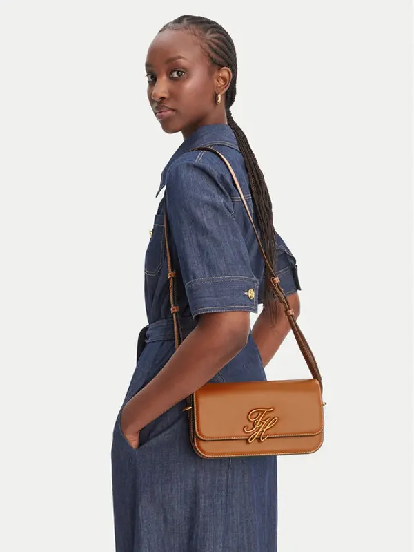 Tommy Hilfiger Tommy Hilfiger Torbica Th Script Flap Crossover AW0AW18399 Smeđa