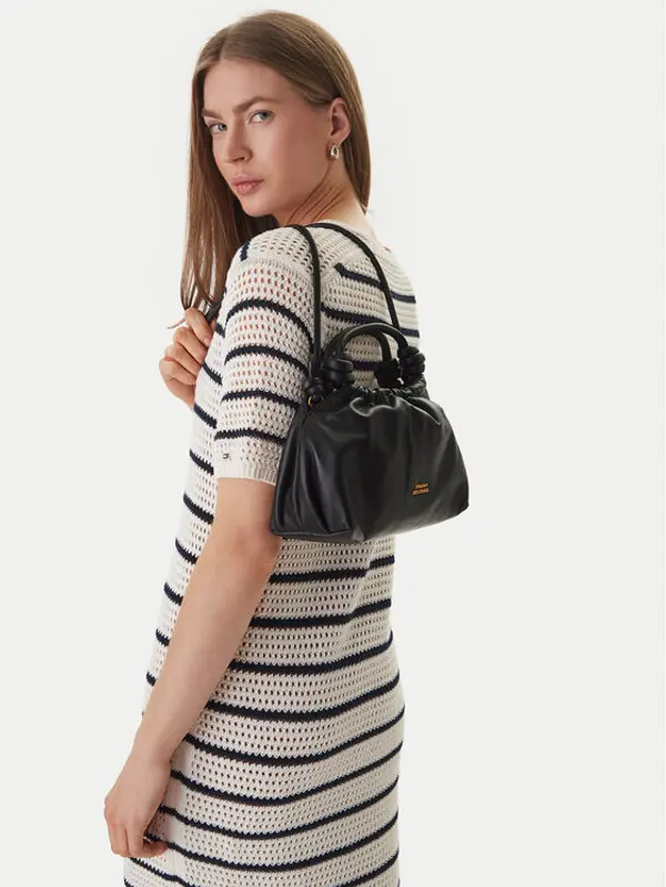 Tommy Hilfiger Tommy Hilfiger Torbica Th Soft Leather Med Crossover AW0AW18369 Crna