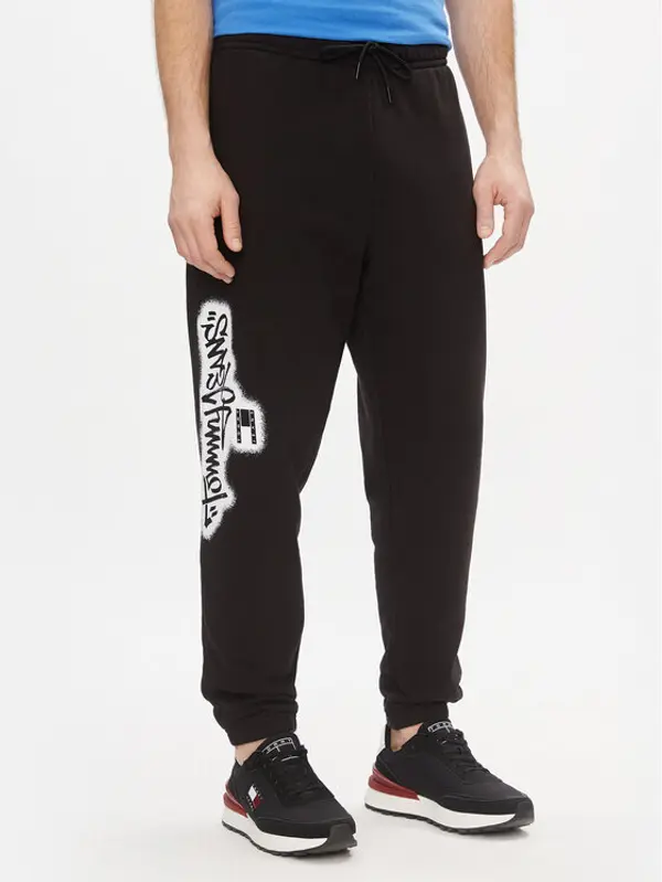 Tommy Jeans Tommy Jeans Donji dio trenerke Tjm Reg Tommy Spray Sweatpant DM0DM18376 Crna Regular Fit