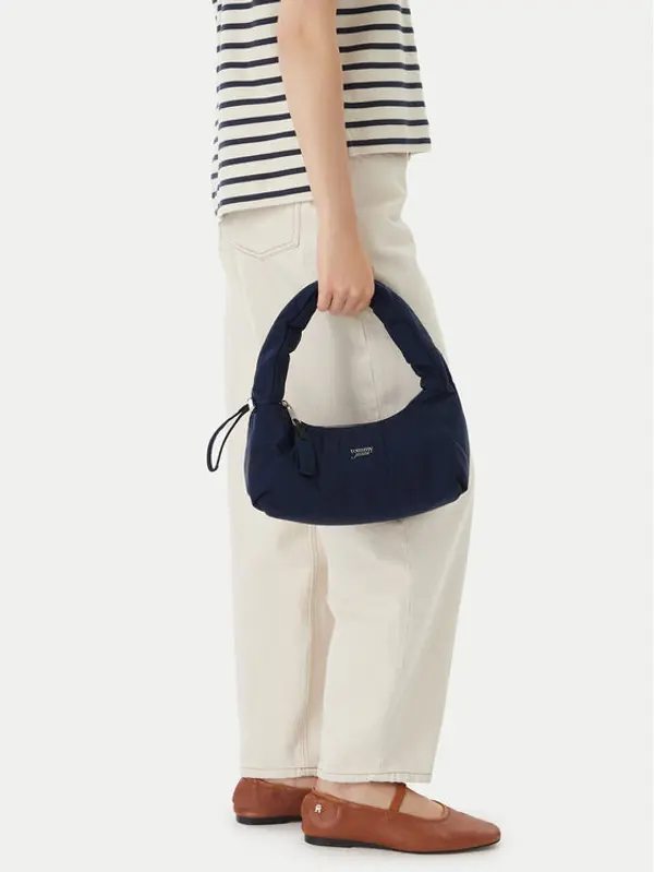 Tommy Jeans Tommy Jeans Torbica Metal Logo Padded Strap Shoulder Bag AW0AW18583 Tamnoplava