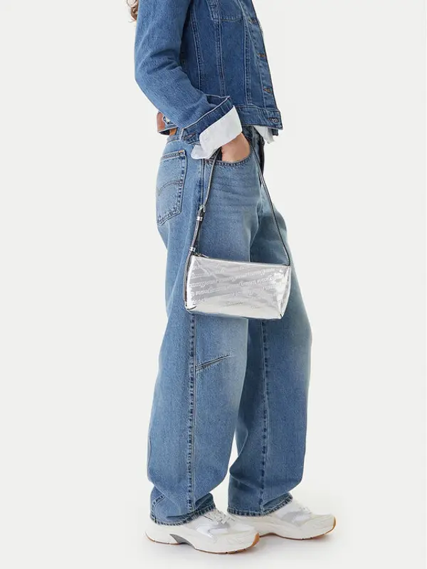 Tommy Jeans Tommy Jeans Torbica Tjw Must Metallic Shoulder Bag AW0AW18009 Srebrna