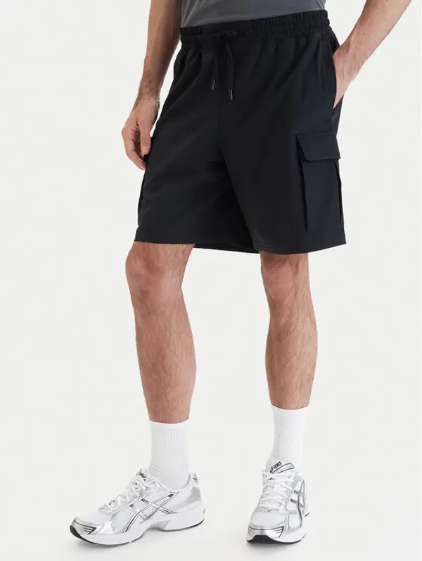 Under Armour Under Armour Sportske kratke hlače UA Vibe Woven Cargo 1386560 Crna Regular Fit