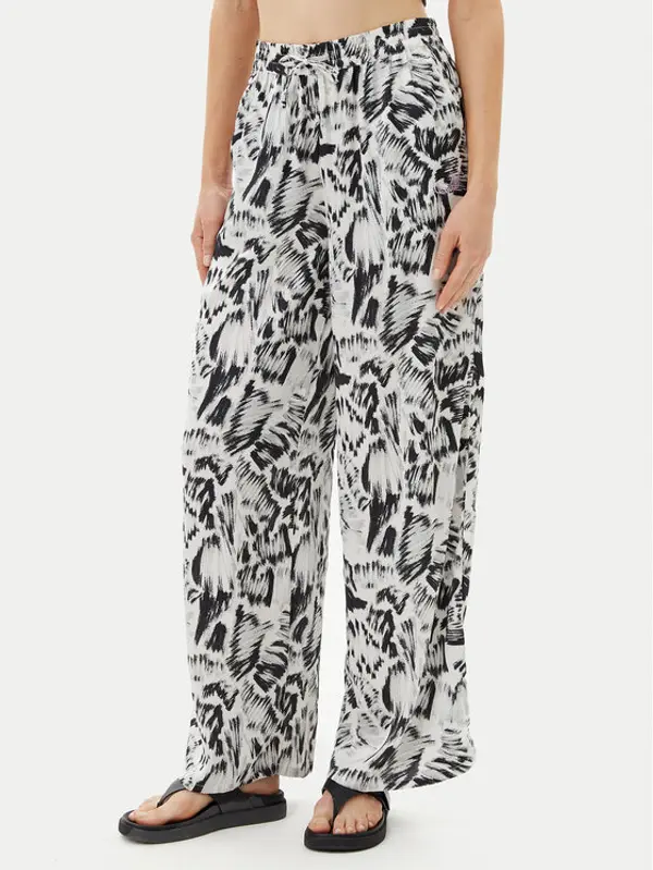 Volcom Volcom Hlače Alix B1212504 Bijela Relaxed Fit