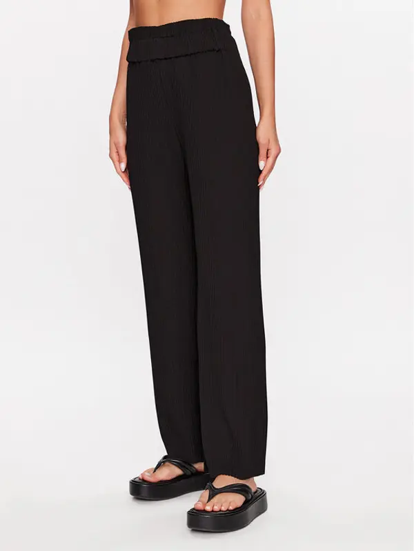 YAS YAS Hlače 26028051 Crna Regular Fit